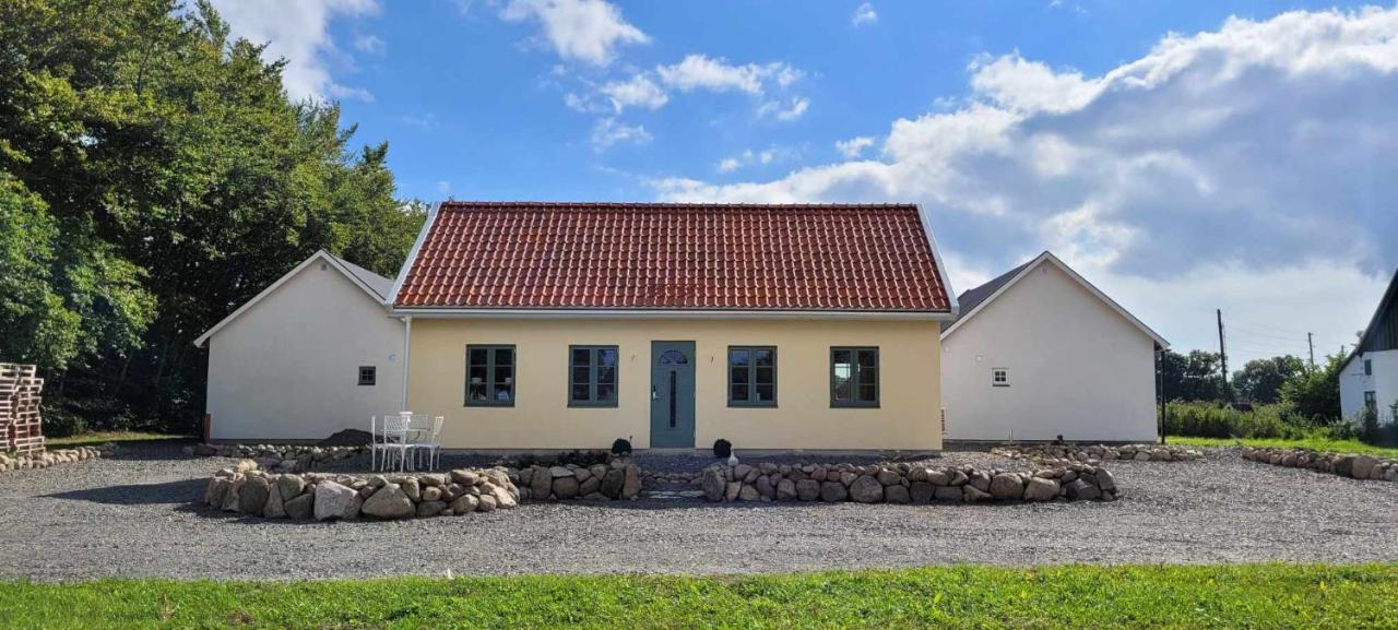 Litet Hus I Mysig By Naera Havet Villa Ystad Exterior foto