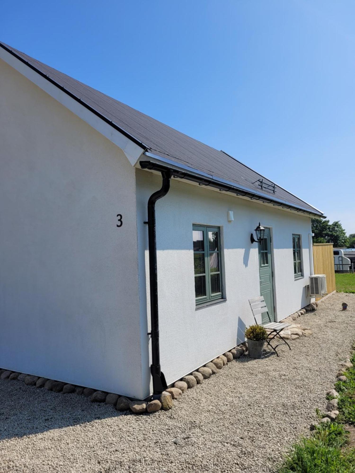 Litet Hus I Mysig By Naera Havet Villa Ystad Exterior foto